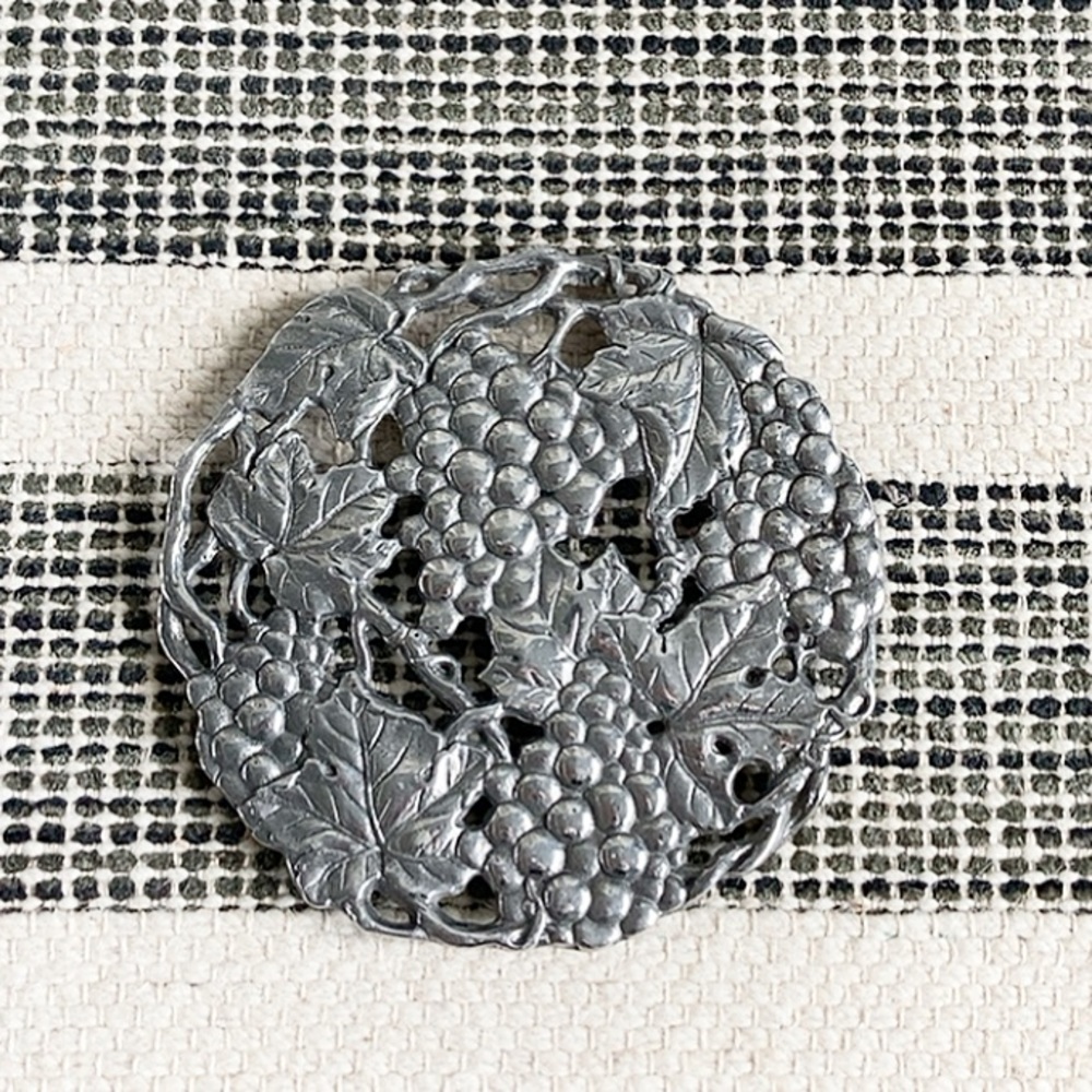 Silver Grapes and Leaves Round Trivet 9669